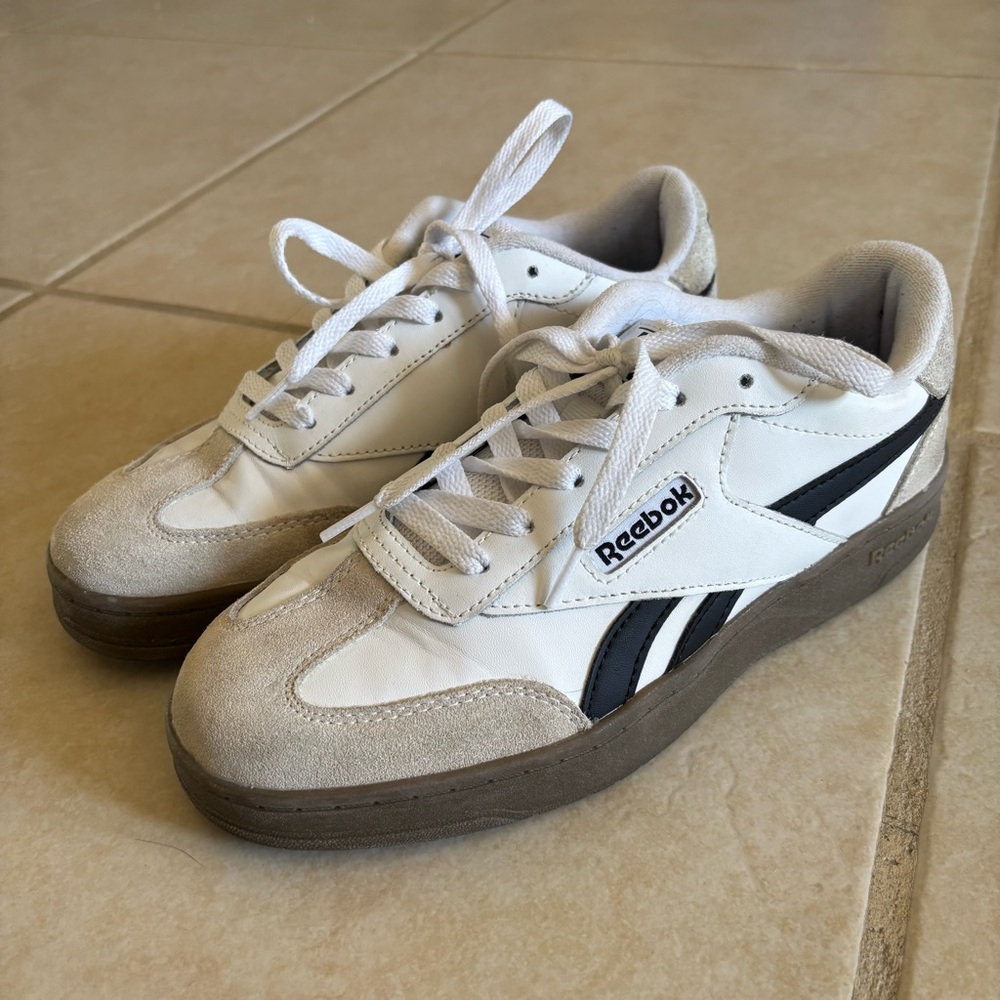 Size 7.5 Reeboks